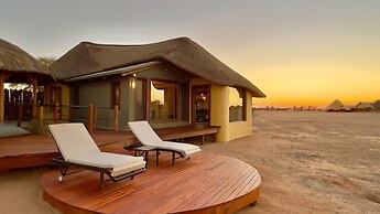 Kalahari Red Dunes Lodge l Ondili