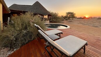 Kalahari Red Dunes Lodge l Ondili