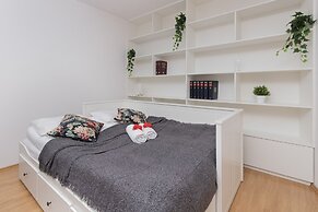 Warsaw Ursynów Apartment by Renters