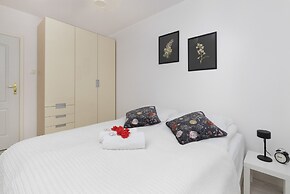 Warsaw Ursynów Apartment by Renters