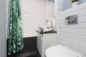 Warsaw Górnośląska Apartment by Renters