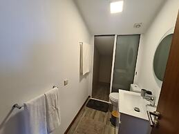 Charming 3-bed Apartment With sea & Mountain View