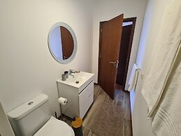 Charming 3-bed Apartment With sea & Mountain View
