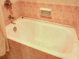 Townhouse OAK Hotel Grand Cikarang