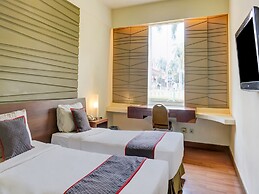 Townhouse OAK Hotel Grand Cikarang