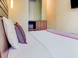 Townhouse OAK Hotel Grand Cikarang