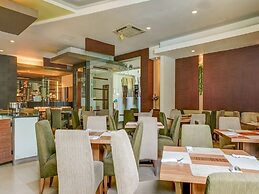 Townhouse OAK Hotel Grand Cikarang