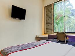 Townhouse OAK Hotel Grand Cikarang