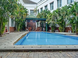 Townhouse OAK Hotel Grand Cikarang