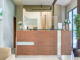 Townhouse OAK Hotel Grand Cikarang