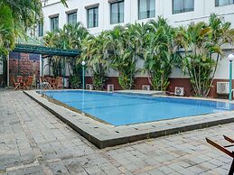 Townhouse OAK Hotel Grand Cikarang