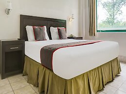 Townhouse OAK Hotel Grand Cikarang