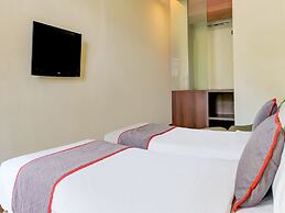 Townhouse OAK Hotel Grand Cikarang