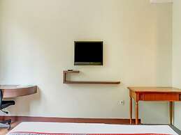 Townhouse OAK Hotel Grand Cikarang