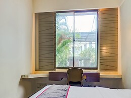 Townhouse OAK Hotel Grand Cikarang