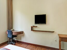 Townhouse OAK Hotel Grand Cikarang