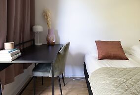 2ndhomes 2BR Center Apartment w Balcony