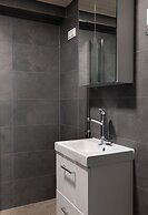 2ndhomes 2BR Center Apartment w Balcony