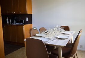 2ndhomes 2BR Center Apartment w Balcony