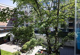 2ndhomes 2BR Center Apartment w Balcony