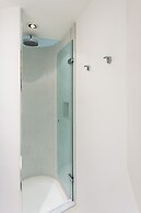2 Bed 2 Bath Apartment Off Regent Street