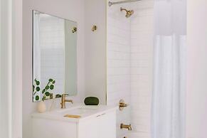 Sonder by Marriott Bonvoy Ovation Apartments Avenue of the Arts