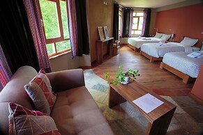 Fleur Lodge