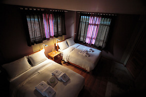 Fleur Lodge