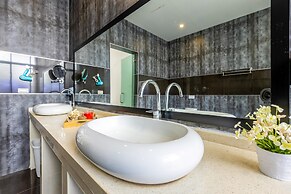 4 Bedroom Modern Pool Villa BL10