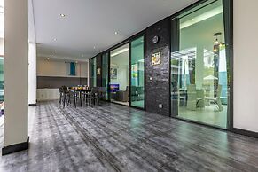 4 Bedroom Modern Pool Villa BL10