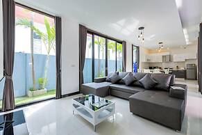 4 Bedroom Modern Pool Villa BL10