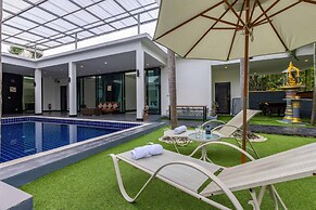 4 Bedroom Modern Pool Villa BL10