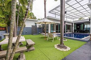 4 Bedroom Modern Pool Villa BL10