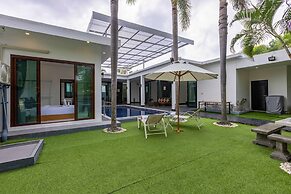 4 Bedroom Modern Pool Villa BL10