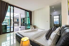 4 Bedroom Modern Pool Villa BL10