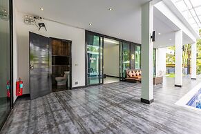 4 Bedroom Modern Pool Villa BL10