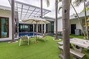 4 Bedroom Modern Pool Villa BL10