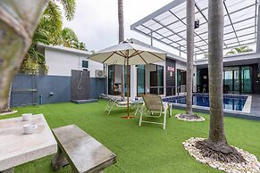 4 Bedroom Modern Pool Villa BL10