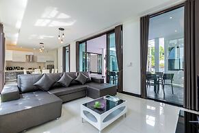 4 Bedroom Modern Pool Villa BL10