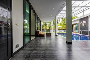 4 Bedroom Modern Pool Villa BL10