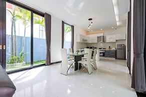 4 Bedroom Modern Pool Villa BL10