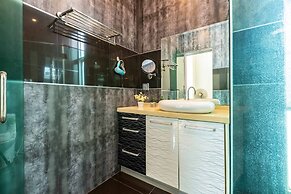 4 Bedroom Modern Pool Villa BL10