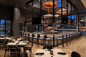 The Trade, Autograph Collection