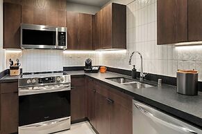 The Trade, Autograph Collection