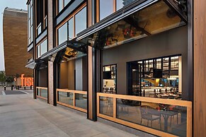 The Trade, Autograph Collection