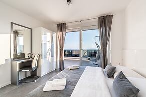 Villa Magnifica Penthouse with Jacuzzi