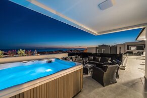 Villa Magnifica Penthouse with Jacuzzi