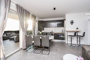 Villa Magnifica Penthouse with Jacuzzi