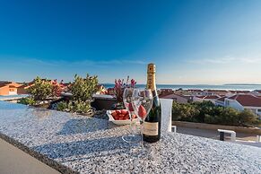 Villa Magnifica Penthouse with Jacuzzi