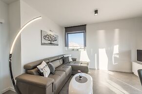 Villa Magnifica Penthouse with Jacuzzi